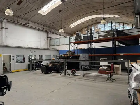 DEPOSITO DE  730 M2 EN INMEJORABLE UBICACION SOBRE PANAMERICANA OLIVOS