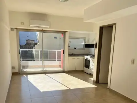 Monoambiente al frente con balcon terraza en alquiler villa devoto