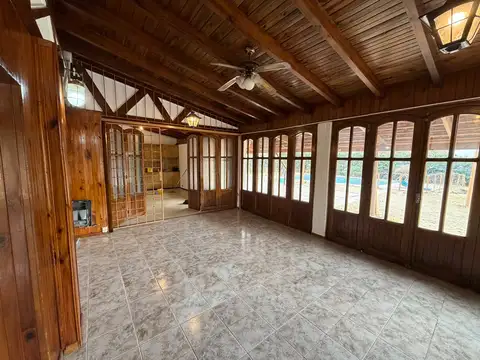 Casa en Alquiler con 2 cocheras