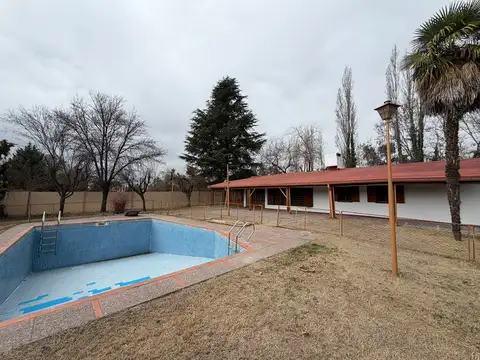  CASA EN ALQUILER – CHACRAS DE CORIA - CALLEJÓN CERRADO - VIAMONTE Y ALTE. BROWN 