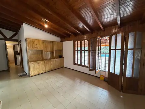 Casa 5 ambientes con 1 baño