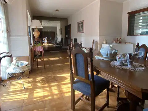 Casa 5 ambientes con 3 baños