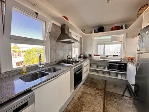 Casa 5 ambientes con 2 baños