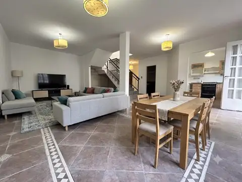 Alquiler PH t/casa de 5 ambientes en 3 plantas con patio y terraza en Villa Urquiza
