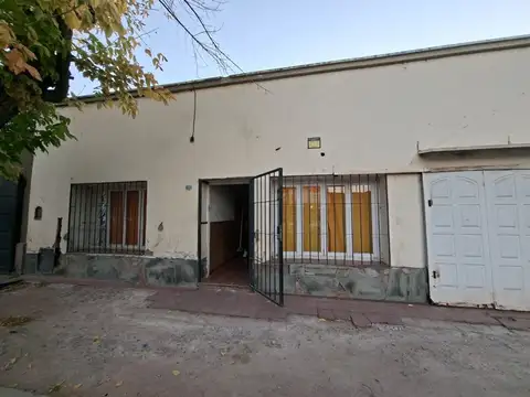 CASA EN VENTA A RECICLAR – DORREGO, GUAYMALLÉN