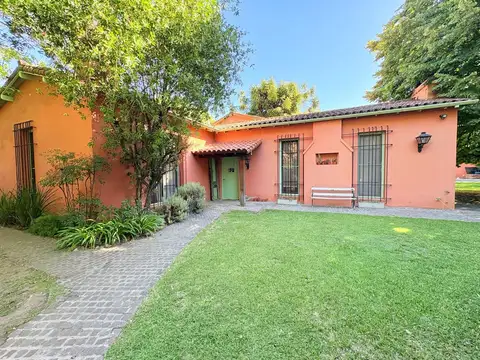 Casa en Alquiler con 3 cocheras