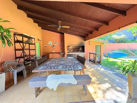 Casa 6 ambientes con 3 baños