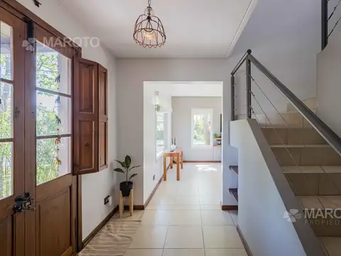 Casa en Venta con 2 cocheras