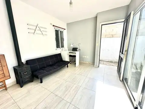 Depto Tipo Casa en Venta en Bernal Oeste, USD 85.000