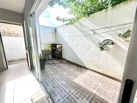 VENTA PH 3 AMBIENTES CON PATIO BERNAL OESTE