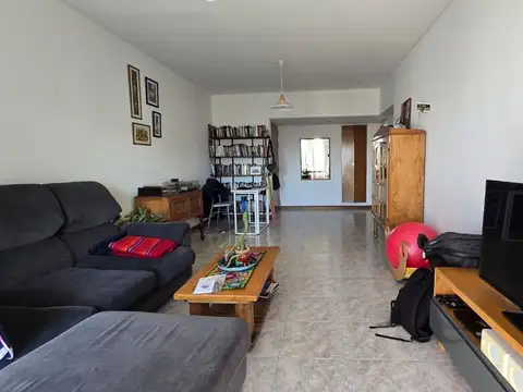 VENTA DEPTO 3 AMBIENTES SEMIPISO FLORES