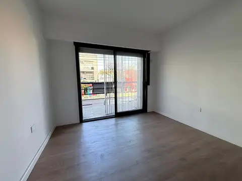 VENDE mono amb 1er piso Av Cordoba