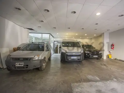 Oficina en Alquiler con 5 cocheras