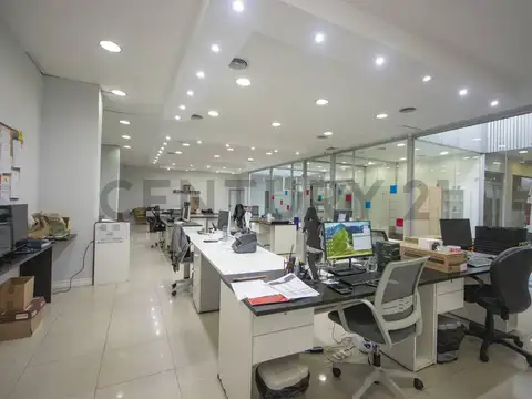 Esteban De Luca 1500, Piso 0