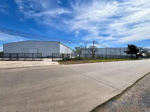 Av. Circunvalación y Av. Uriburu - Importante Nave Logística