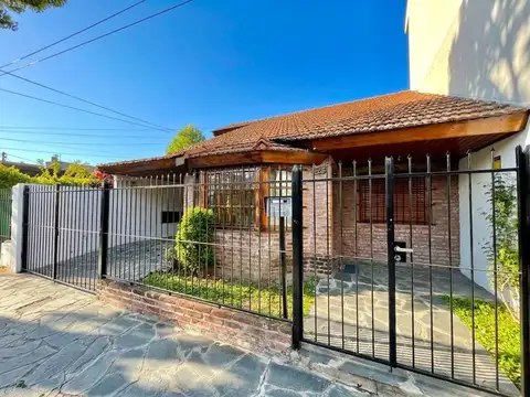 Casa 4 ambientes en  alquiler en Martinez