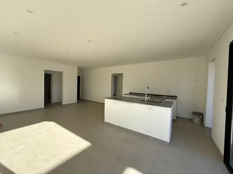 Casa 4 ambientes con 3 baños
