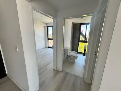 Venta departamento tres ambientes con balcón a estrenar en Boedo con cochera