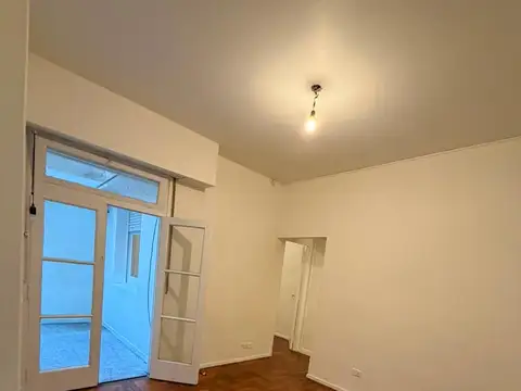 Zabala 2400, Piso PB