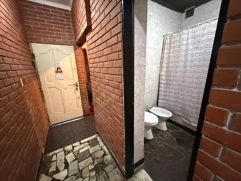 Casa 5 ambientes con 2 baños