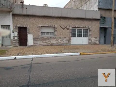 Casa en venta - 4 Dormitorios 3 Baños - 235Mts2 - San Justo, La Matanza