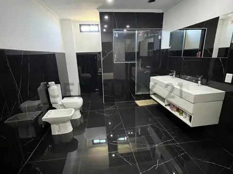 VENTA CASA 5 AMBIENTES EN MONTE GRANDE