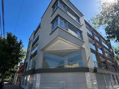 MONOAMBIENTES , EN PISOS 1º, 2º Y 3º, FRENTE CON BALCÓN SÚPE