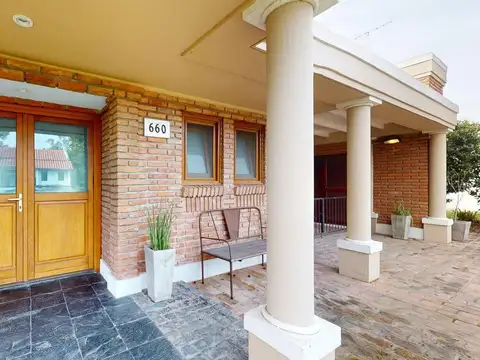 Casa 5 ambientes con 2 baños