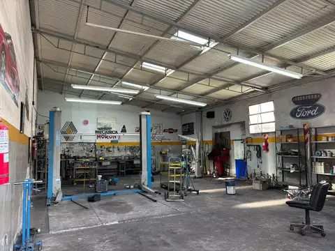 GALPON CON TALLER MECANICO EQUIPADO   CASA DE 4 AMBIENTES