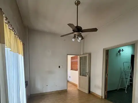 GALPON CON TALLER MECANICO EQUIPADO   CASA DE 4 AMBIENTES
