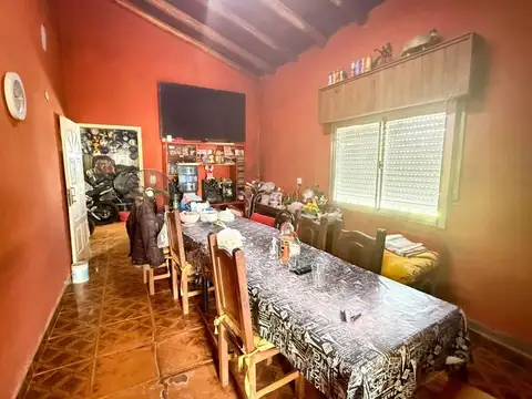 Casa 4 ambientes con 2 baños