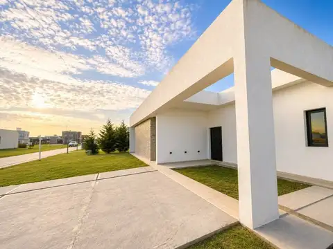 CASA A ESTRENAR EN LA ALAMEDA | 4 AMB + PISCINA + LOTE 700 m²