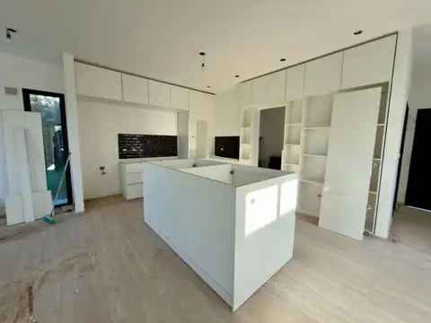 CASA A ESTRENAR EN LA ALAMEDA | 4 AMB + PISCINA + LOTE 700 m²