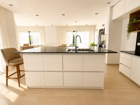 CASA A ESTRENAR EN LA ALAMEDA | 4 AMB + PISCINA + LOTE 700 m²