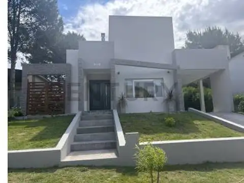 Espectacular Casa en Monte Hermoso de Este