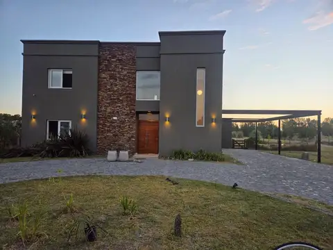 CASA EN VENTA AREA 60 