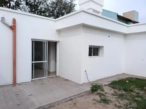 Casa en venta – Barrio ATE – Calle Peteroa U$D 77.000