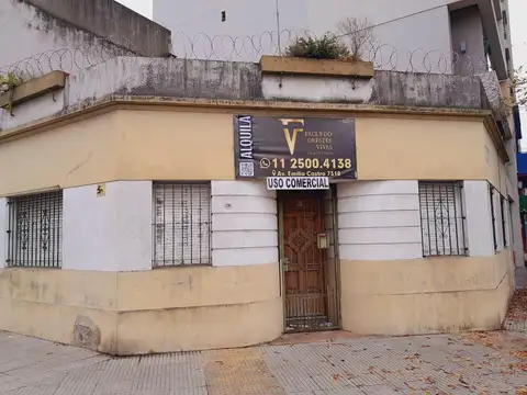 CASA - VENTA - ALQUILER - USO COMERCIAL - LINIERS - ESQUINA AV. LARRAZABAL