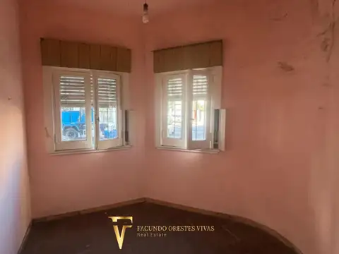 CASA - VENTA - ALQUILER - USO COMERCIAL - LINIERS - ESQUINA AV. LARRAZABAL