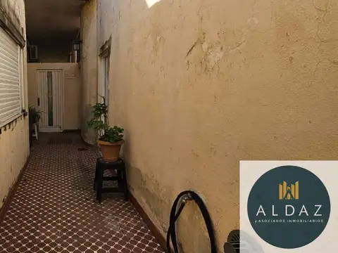 Casa 8 ambientes con 3 baños