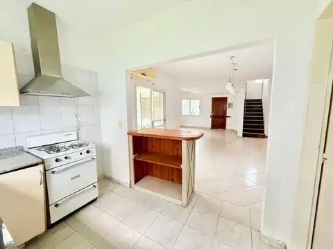 Casa 4 ambientes con 1 baño