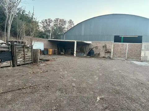 Terreno con galpón