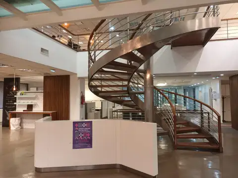 Oficina en Venta con 31 cocheras