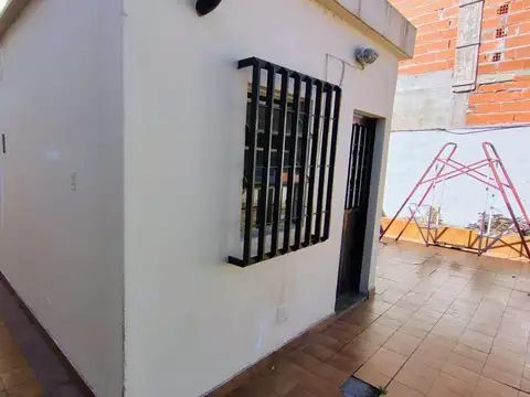 Casa 6 ambientes con 1 baño