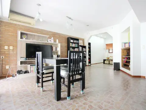 OPORTUNIDAD  VENTA CASA 4 AMBIENTES- S. LUGARES