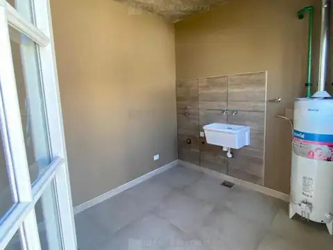 Casa 4 ambientes con 2 baños