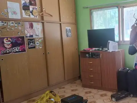 Casa 6 ambientes con 2 baños