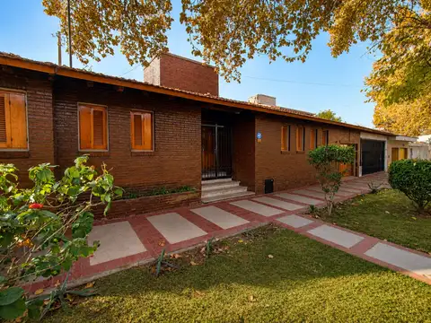 Casa en Venta 3 Dorm 4ta sección Oeste Capital