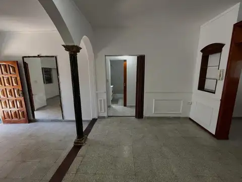 Casa en Alquiler con 1 cochera