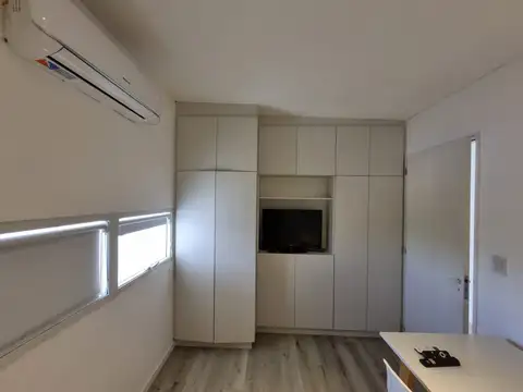 ROLDAN 400, Piso 1